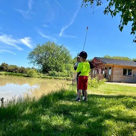 Un Etang Ideal Pour La Famille شاليه