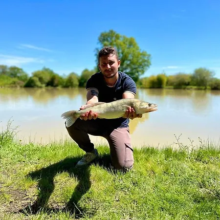 Un Etang Ideal Pour La Famille شاليه