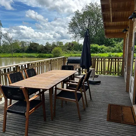 Un Etang Ideal Pour La Famille شاليه Moussac-sur-Vienne