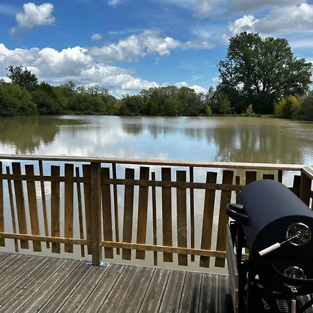 Un Etang Ideal Pour La Famille *