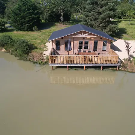 Un Etang Ideal Pour La Famille Chalet