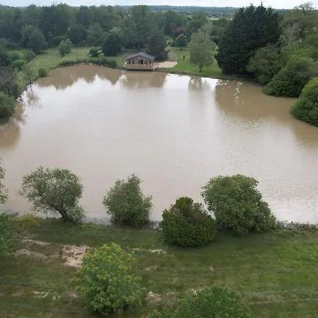 Un Etang Ideal Pour La Famille Chalet