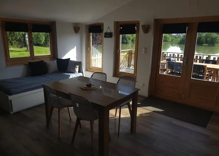 Chalet Un étang Idéal Pour La Famille Moussac-sur-Vienne