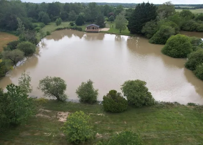 Un étang Idéal Pour La Famille Chalet
